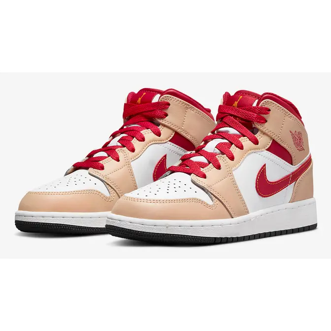 Nike on sale beige red