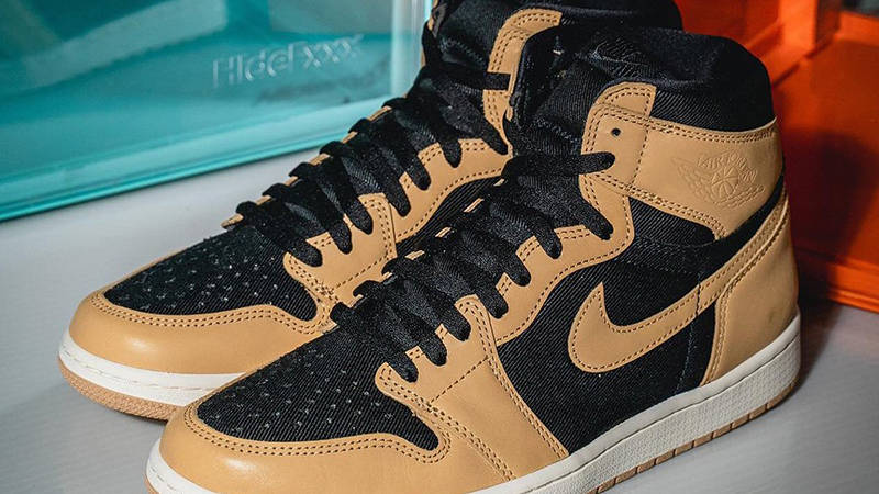 Air Jordan 1 Retro High Heirloom 555088-202 Front