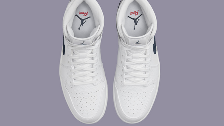 Here’s a First Look at the Air Jordan 1 Mid "Paris" Here’s a First Look at the Air Jordan 1 Mid "Paris"