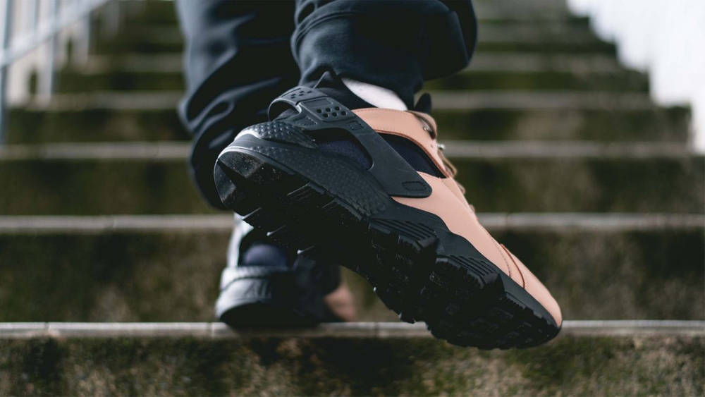 Image via The Sole Supplier huarache toadstool black-3