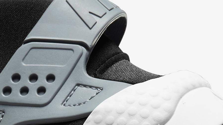 Nike Air Huarache Black Grey White DR0154-001 Detail 2