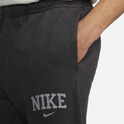 Nike Arch Logo Joggers - Black | The Sole Supplier