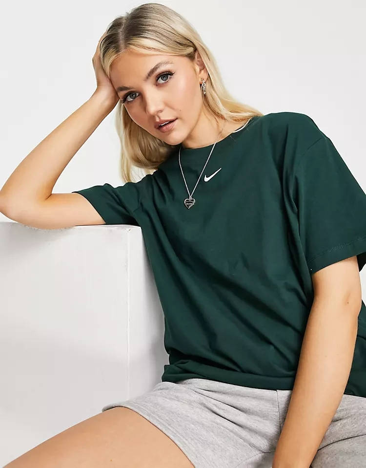 Nike mini swoosh boyfriend hotsell t shirt