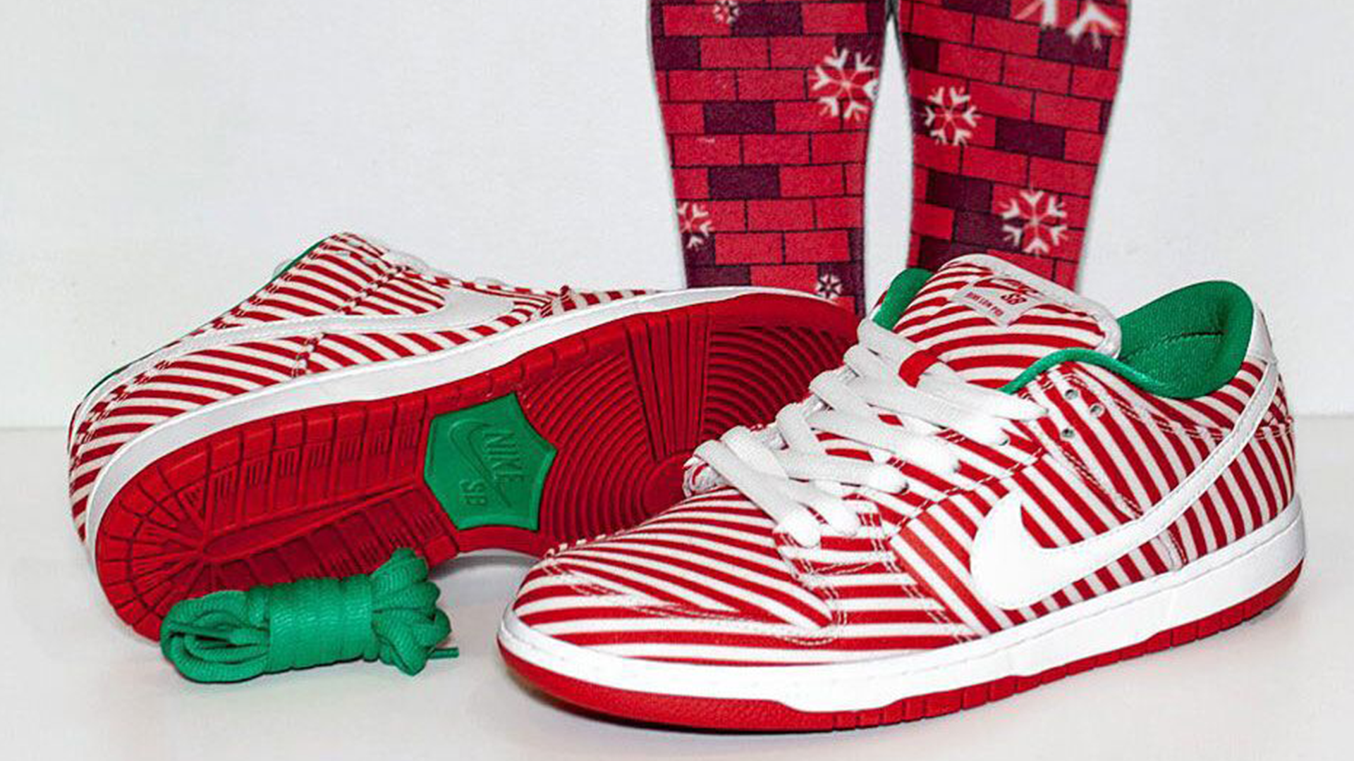 dunk low christmas 2021