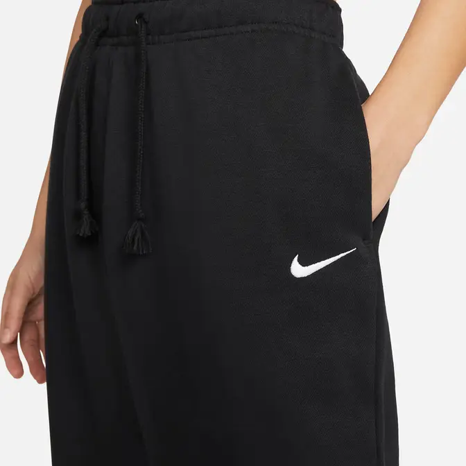 Nike Sportswear Collection Essential Mid-Rise Open Hem Fleece Trousers ...