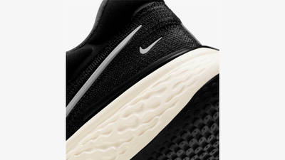 Nike ZoomX Invincible Run Flyknit Black White Closeup