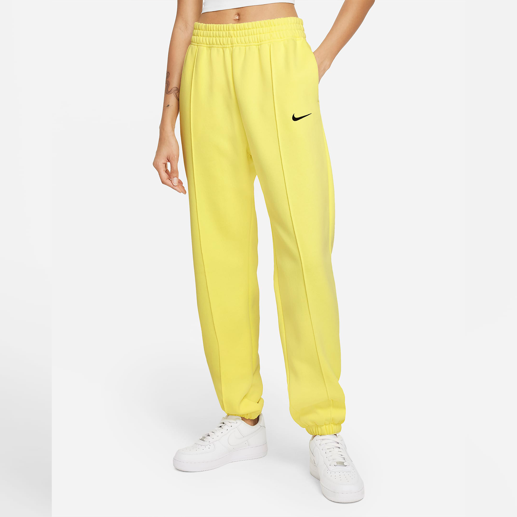sportswear-essential-trousers-sS34pP