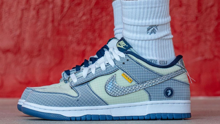 On-Foot Images Surface of the Union LA x Nike Dunk Low "Midnight Navy" On-Foot Images Surface of the Union LA x Nike Dunk Low "Midnight Navy"