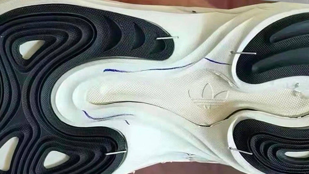 Yeezy Foam Runner V2