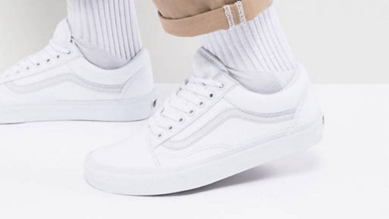 24151162-1-white