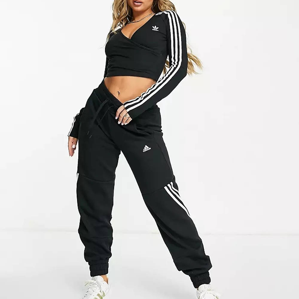 adidas Adicolor 3-Stripes Cropped Long Sleeve Top - Black | The 