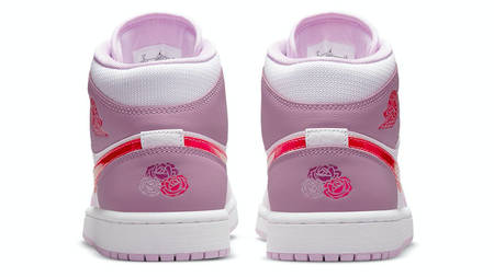 Grab an Official Look at the Air Jordan 1 Mid "Valentine's Day" Grab an Official Look at the Air Jordan 1 Mid "Valentine's Day"