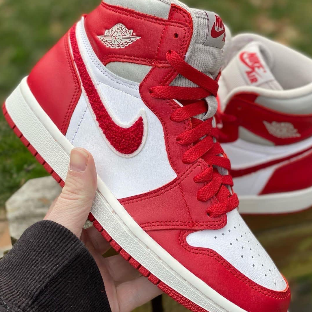Air Jordan 1 High OG “Varsity Red”