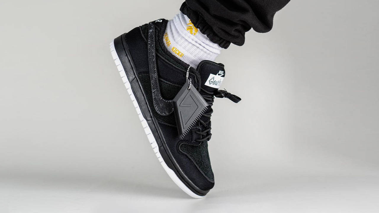 Gnarhunters x Nike SB Dunk Low "Black"