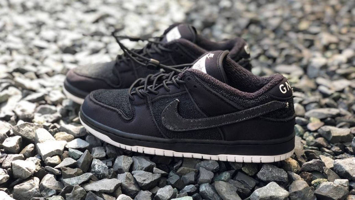 Inyección Hora antena Get Gnarly With the Gnarhunters x Nike SB Dunk Low "Black" | The Sole  Supplier