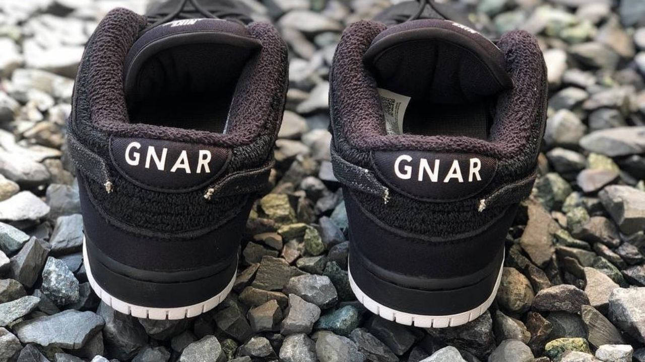 靴 Nike SB Dunk Low Gnarkill / Gnarhunters Nike SB X Gnarhunter Dunk Low QS | possibly suede under the