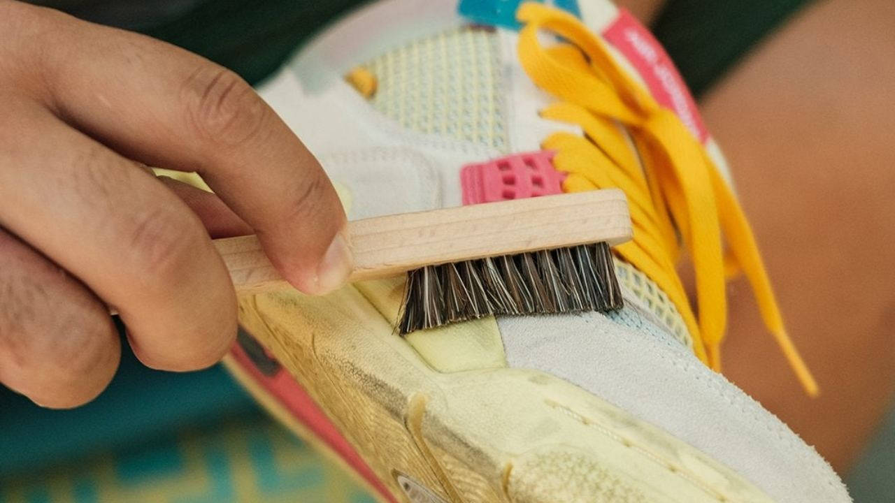 How to Clean White Canvas Shoes