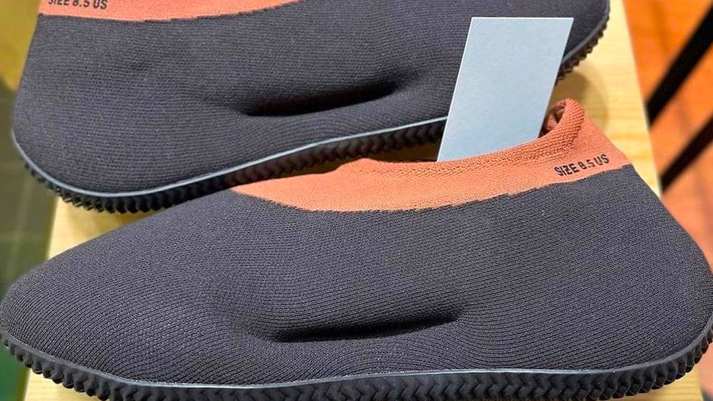 Image via solepriorities Yeezy Knit Runner "Stone Carbon"