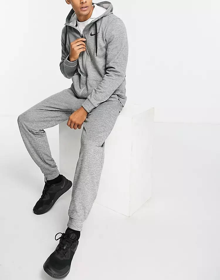 nike training therma hoodie grey