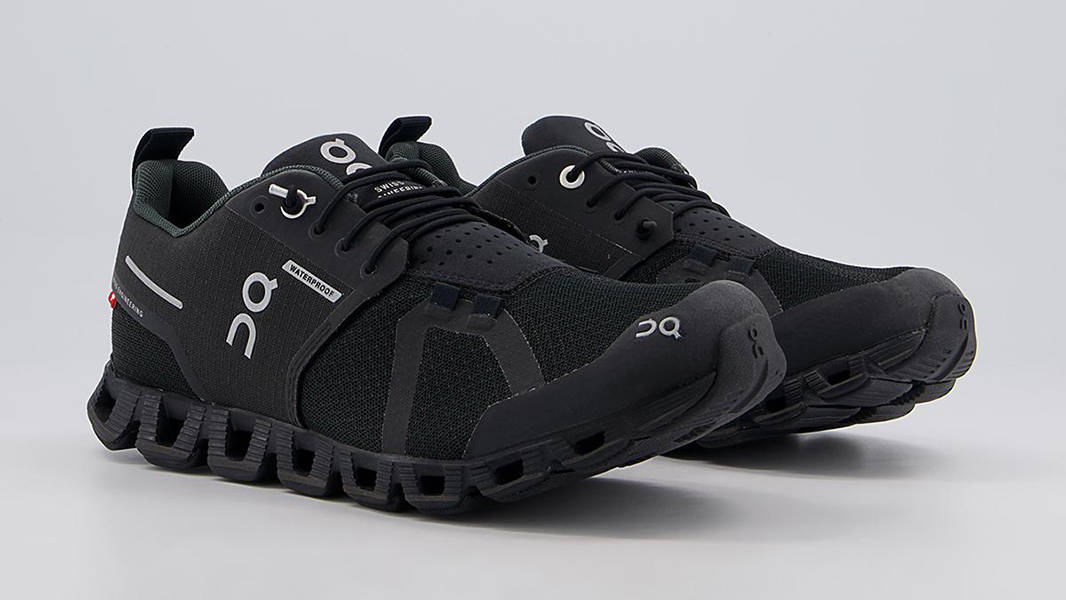 On Running Cloud Waterproof Black Lunar Side