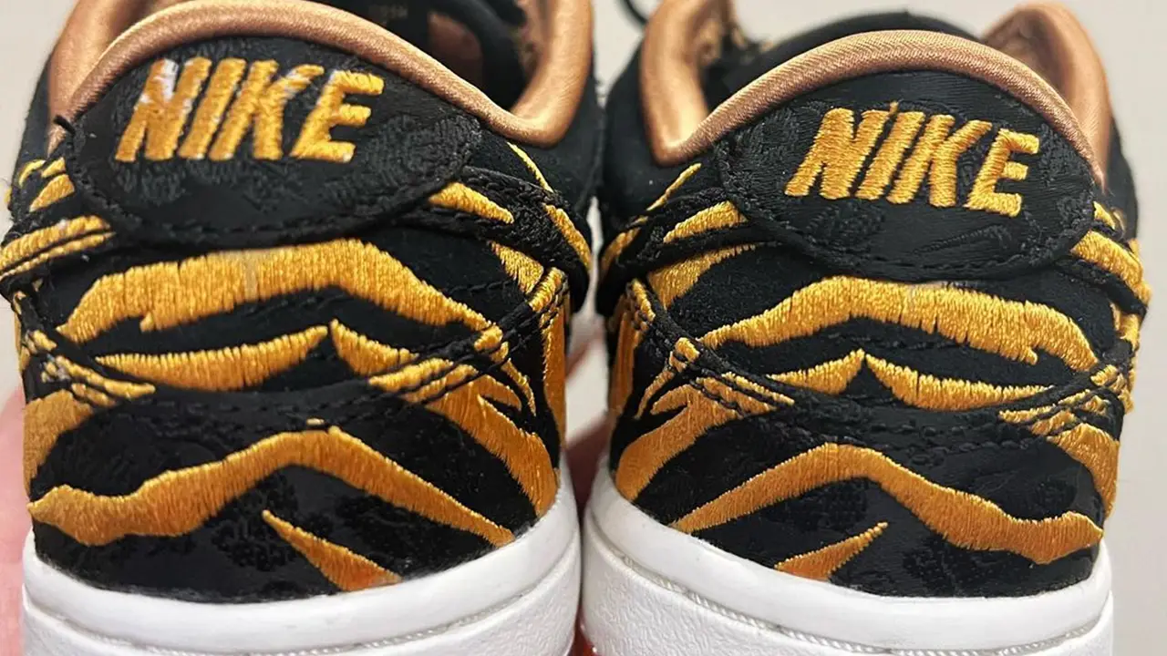 Tiger sales print nikes