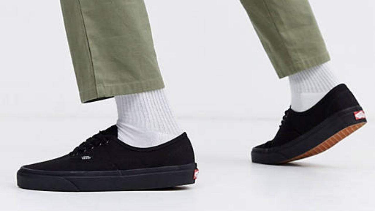 24149539-1-tripleblack