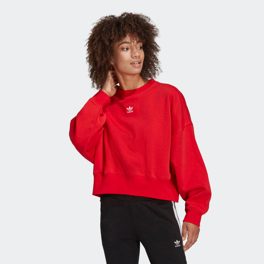 Adicolor_Essentials_Fleece_Sweatshirt_Red_HF7479_21_model