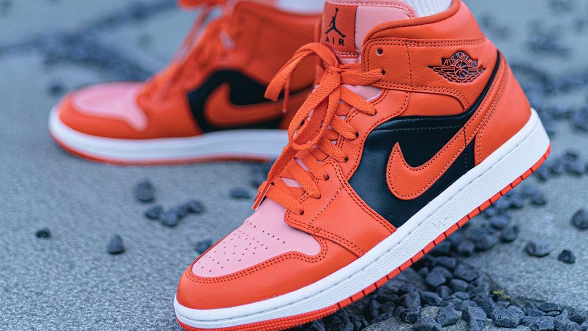 Air Jordan 1 Mid “Orange Black”