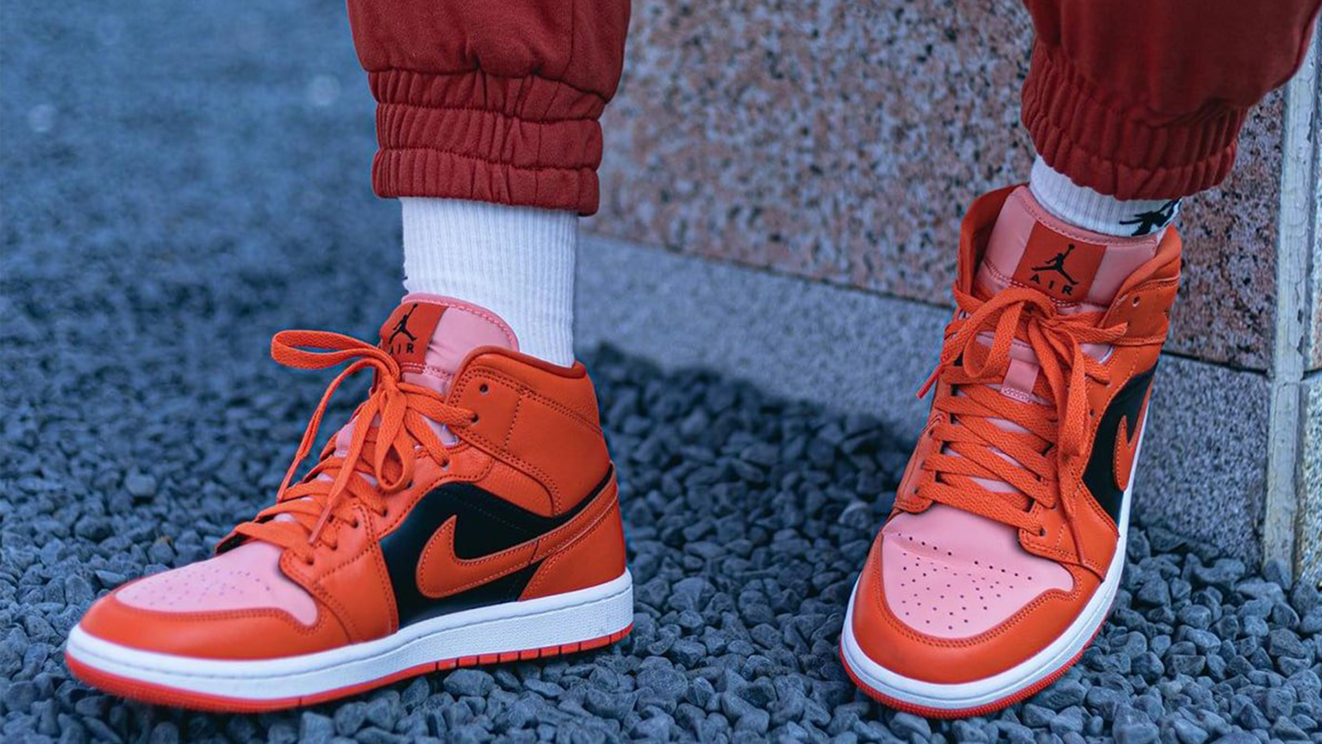 Air Jordan 1 Mid “Orange Black”