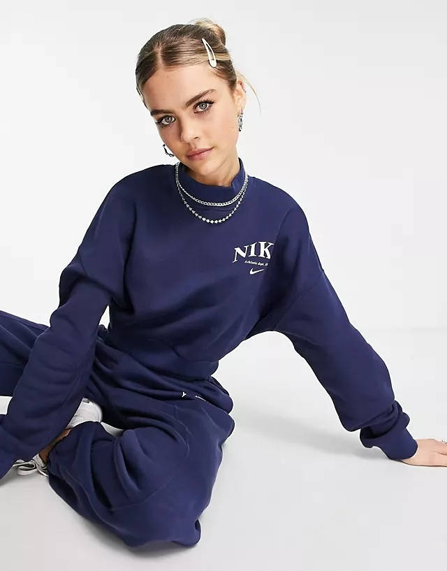 Nike Essential Retro Cropped Sweatshirt