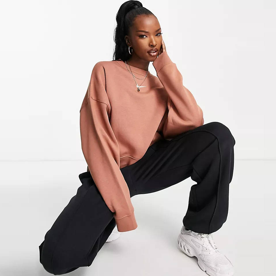 Nike Mini Swoosh Oversized Cropped Sweatshirt
