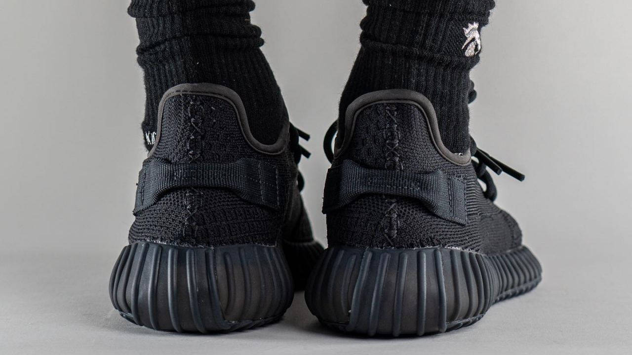yeezy boost 350 v2 onyx 4