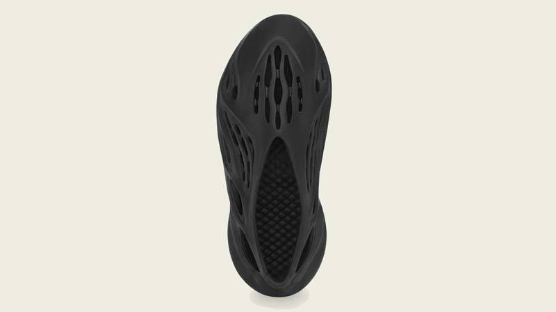 Yeezy Foam Runner Onyx Middle