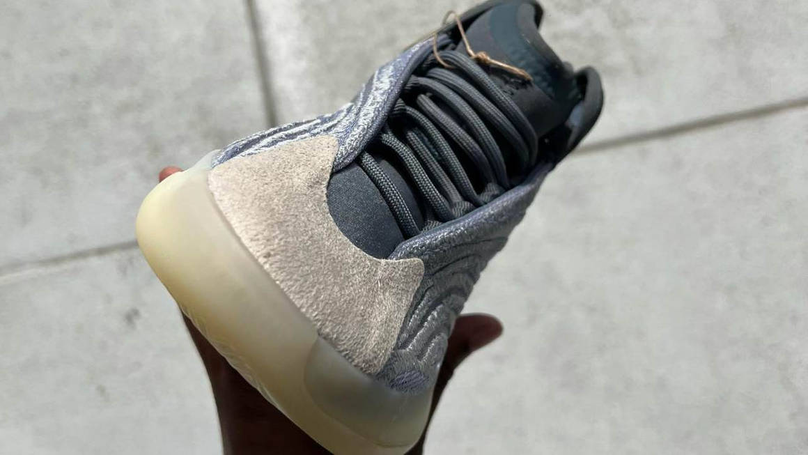 yeezy qntm mono carbon