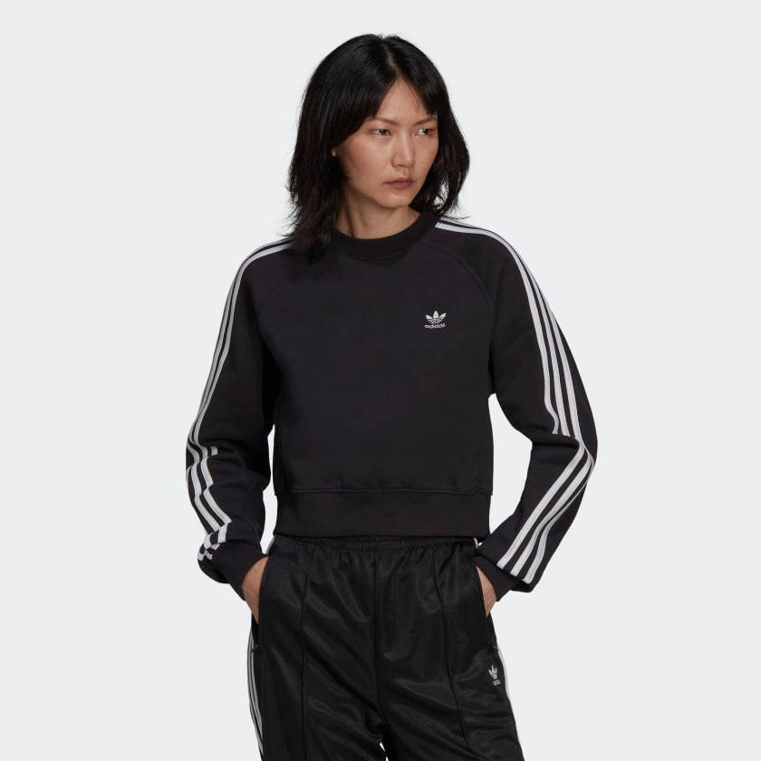Adicolor_Classics_High_Shine_Crew_Sweatshirt_Black_HF7530_21_model