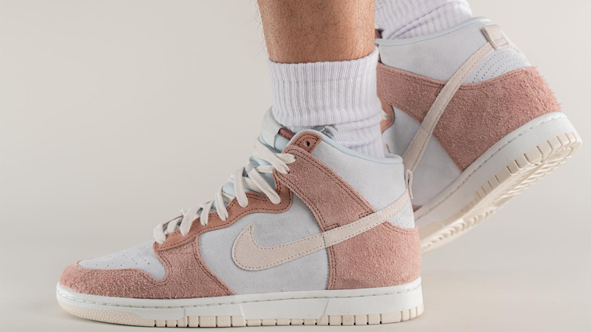Dunk High Fossil Rose Yankee 3