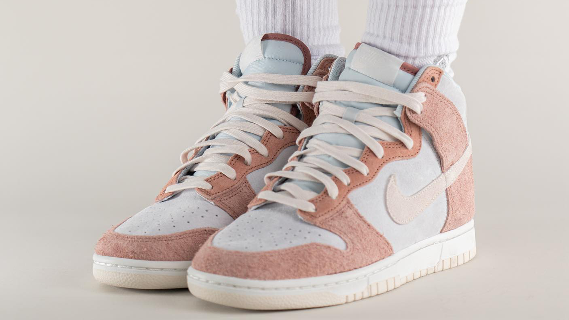 Dunk High Fossil Rose Yankee 5
