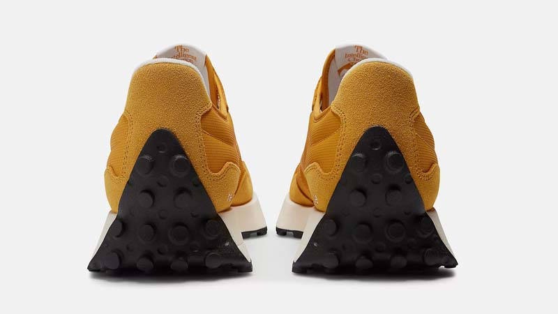New Balance 327 Varsity Gold Back