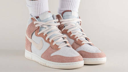 Take An On-Foot Look at the Nike Dunk High "Fossil Rose" Take An On-Foot Look at the Nike Dunk High "Fossil Rose"