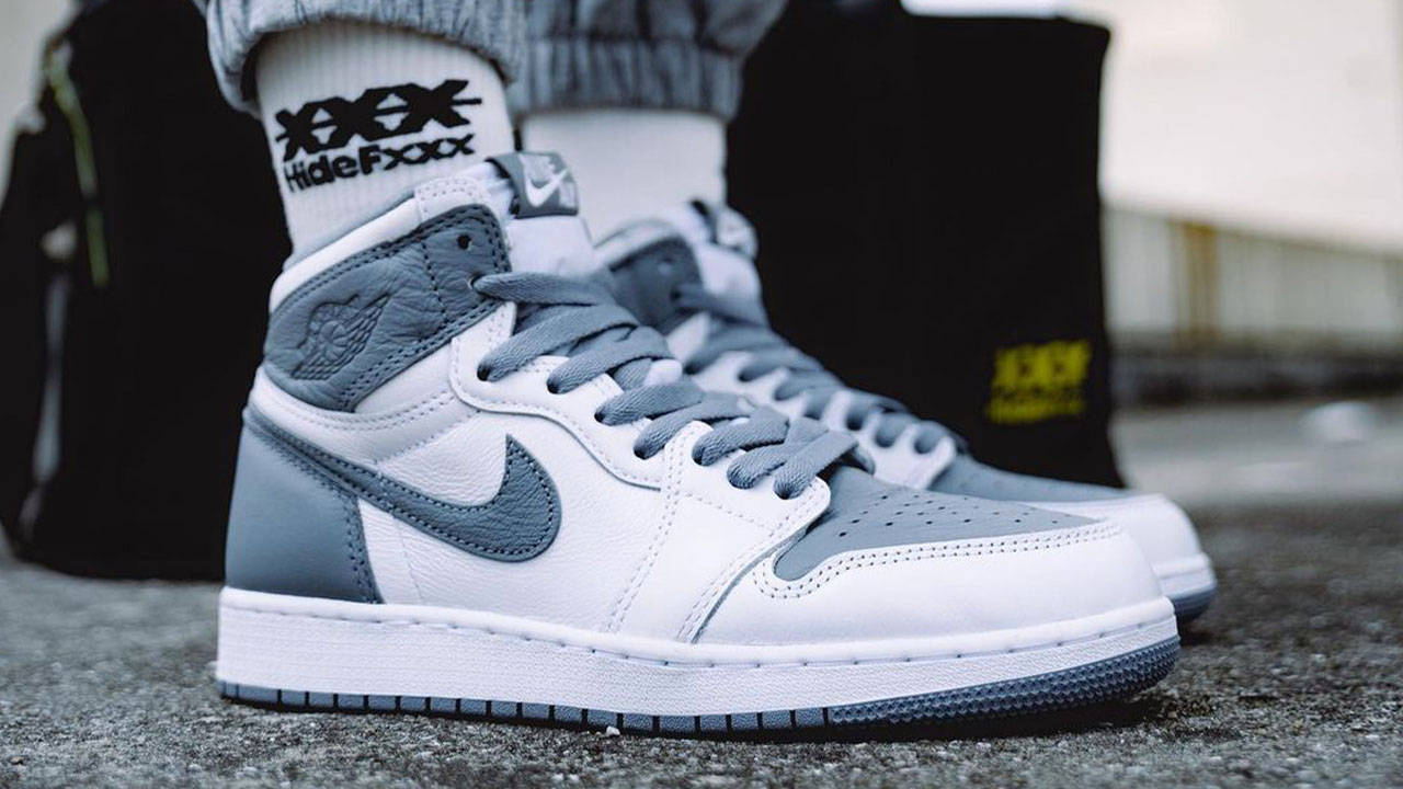 Air Jordan 1 High OG "Stealth"