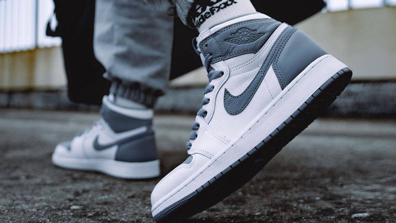 Air Jordan 1 High OG "Stealth"