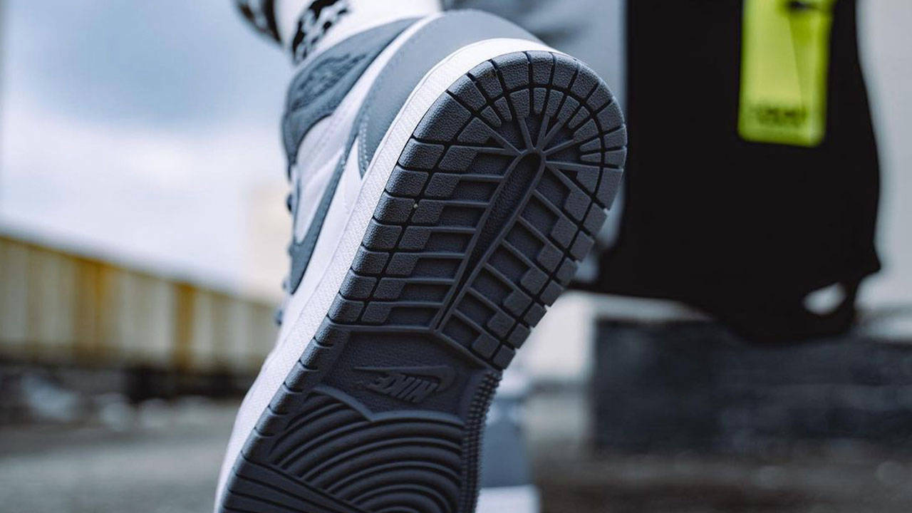 Air Jordan 1 High OG "Stealth"