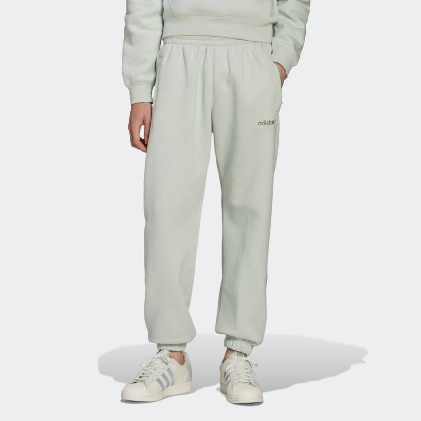 Trefoil_Linear_Sweat_Joggers_Green_HM2670_21_model