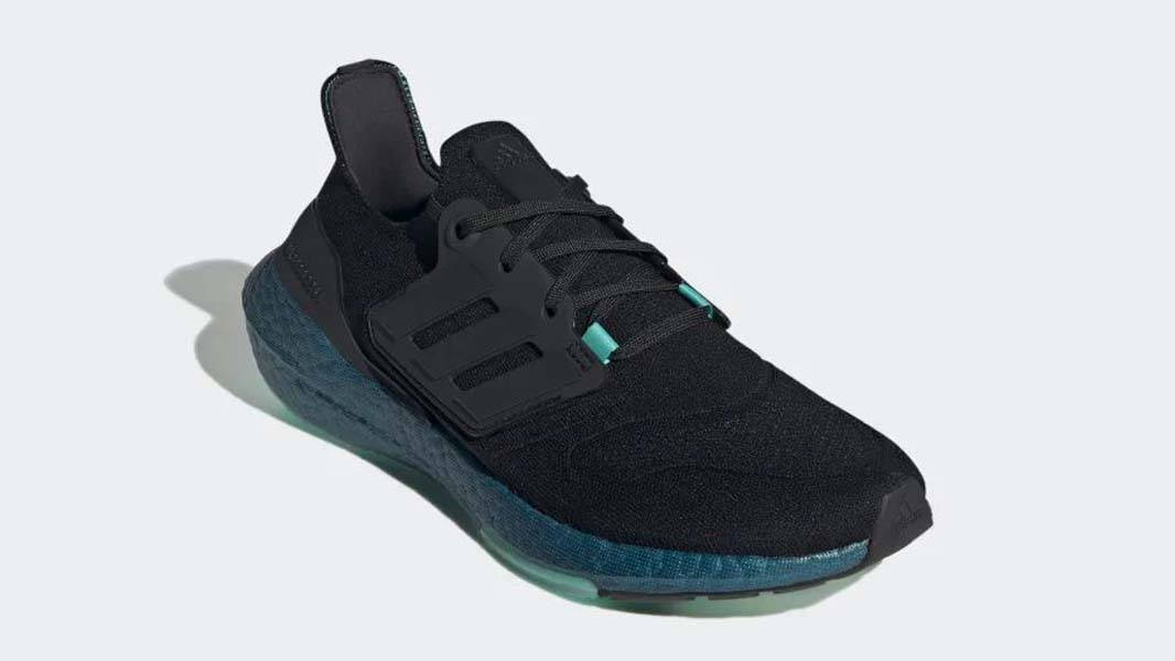 adidas Ultra Boost 22 Core Black Mint Rush Front
