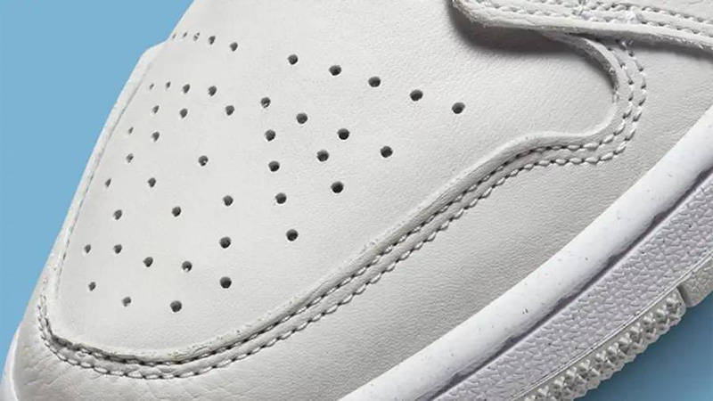 Air Jordan 1 Low Canvas Blue Beige toebox
