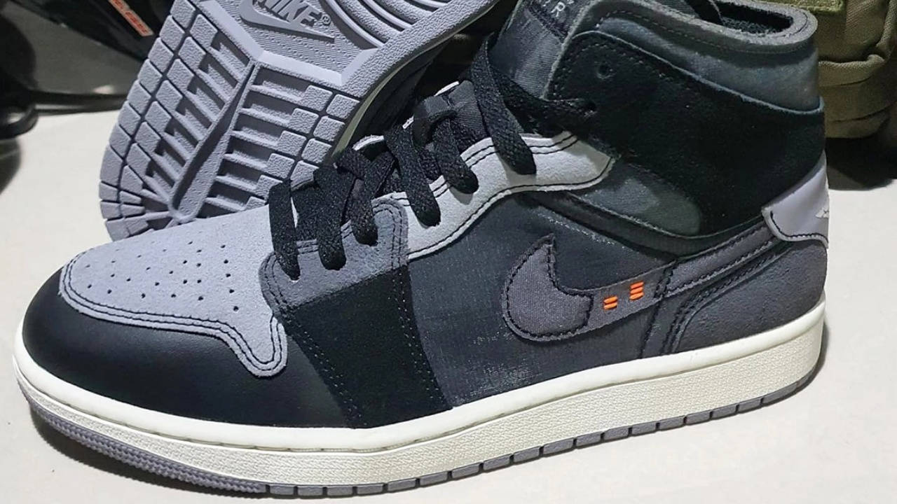 Air Jordan 1 Mid Inside Out Black 1