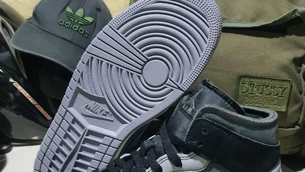 Air Jordan 1 Mid Inside Out Black 2