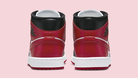 A Women's-Exclusive Air Jordan 1 Mid "Bred Toe" is Arriving For 2022 A Women's-Exclusive Air Jordan 1 Mid "Bred Toe" is Arriving For 2022