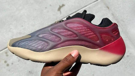 Take a Sneak Peek of the Yeezy 700 V3 "Fade Carbon" Take a Sneak Peek of the Yeezy 700 V3 "Fade Carbon"