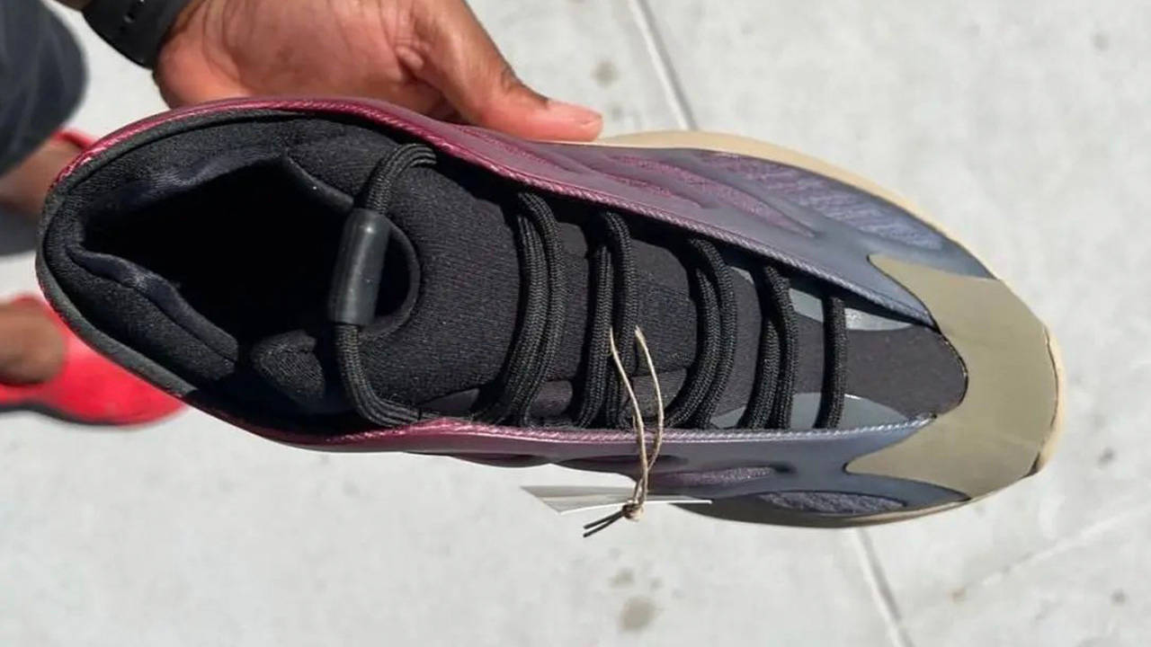 Yeezy 700 V3 "Fade Carbon"